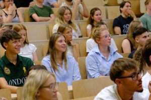 https://bewerbung.medizin.pte.hu/static-files/206950/orientacio25_en_de_DSCF7430_verebi._w_300_h_300.jpg