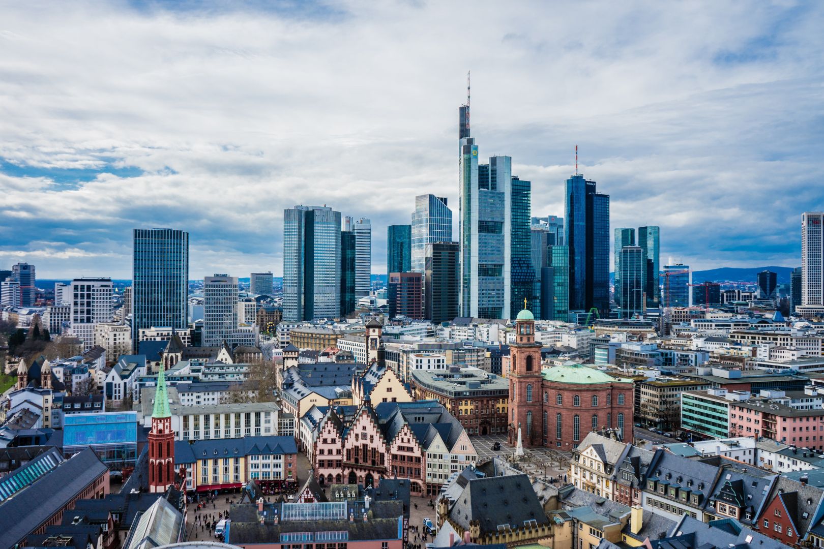 https://bewerbung.medizin.pte.hu/static-files/208294/leonhard_niederwimmer-frankfurt-4945405._w_1920_h_1080.jpg
