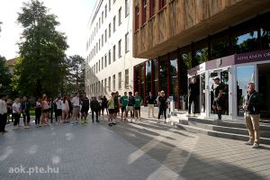 https://bewerbung.medizin.pte.hu/static-files/208760/DSCF0165._w_300_h_300.jpg