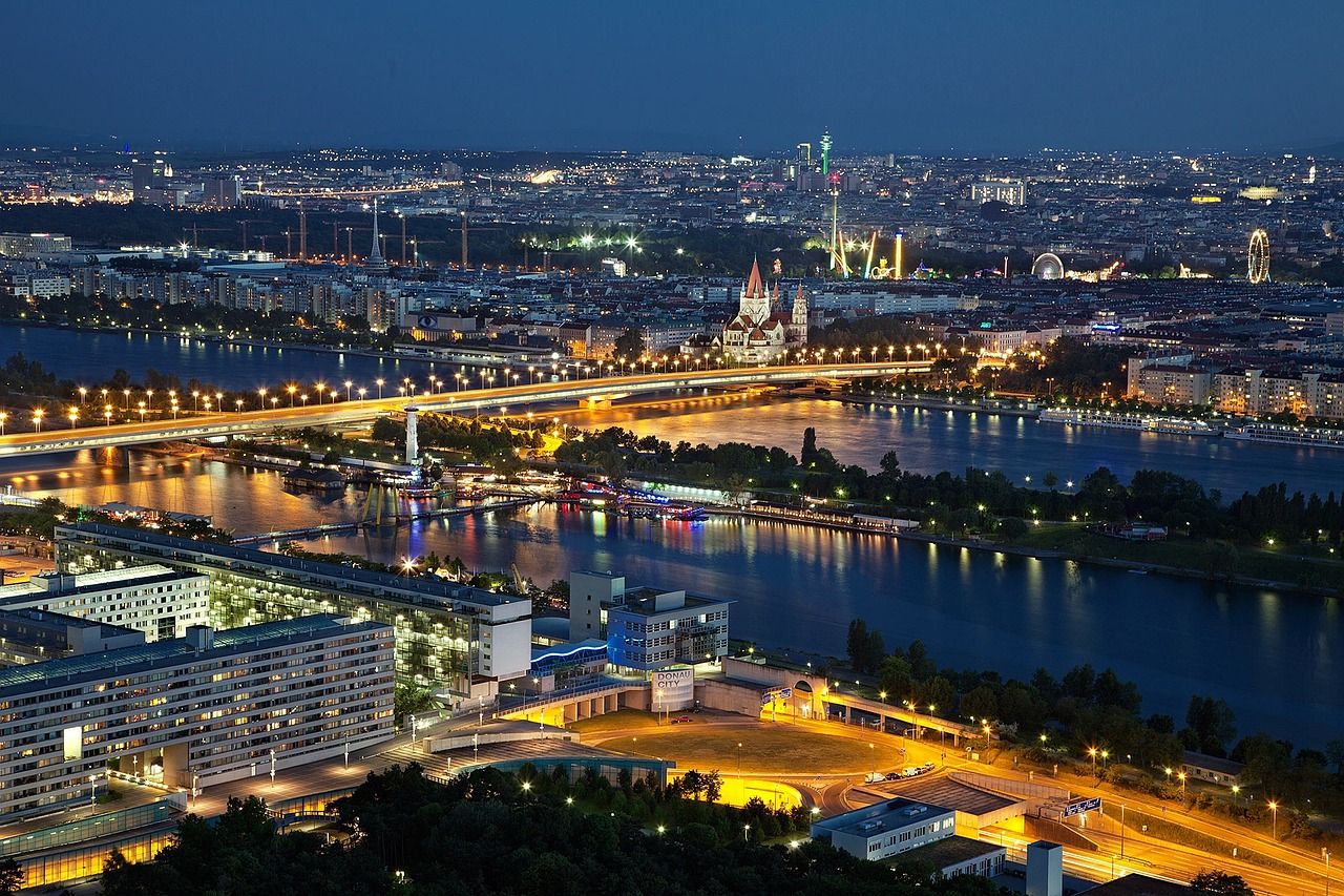 https://bewerbung.medizin.pte.hu/static-files/24536/vienna-2989756_1280%20(1)._w_1920_h_1080.jpg