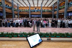 https://bewerbung.medizin.pte.hu/static-files/54491/DSCF2894._w_300_h_300.jpg