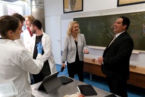 https://bewerbung.medizin.pte.hu/static-files/54574/DSCF2728._w_300_h_300.jpg