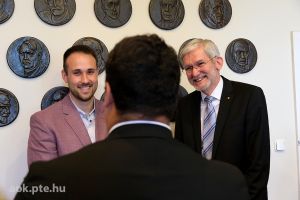 https://bewerbung.medizin.pte.hu/static-files/54595/DSCF2680._w_300_h_300.jpg