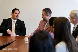 https://bewerbung.medizin.pte.hu/static-files/54614/DSCF2643._w_300_h_300.jpg