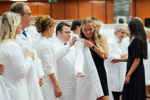 https://bewerbung.medizin.pte.hu/static-files/55614/20240920_whitecoat_027_kerekes._w_300_h_300.jpg