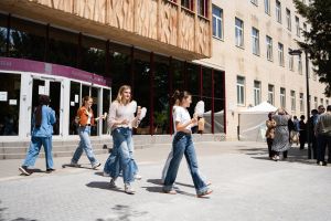 https://bewerbung.medizin.pte.hu/static-files/55697/aok_parkavatas_20250519_030_kerekes._w_300_h_300.jpg